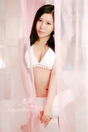 女大学生撞脸孙颖莎被求合影